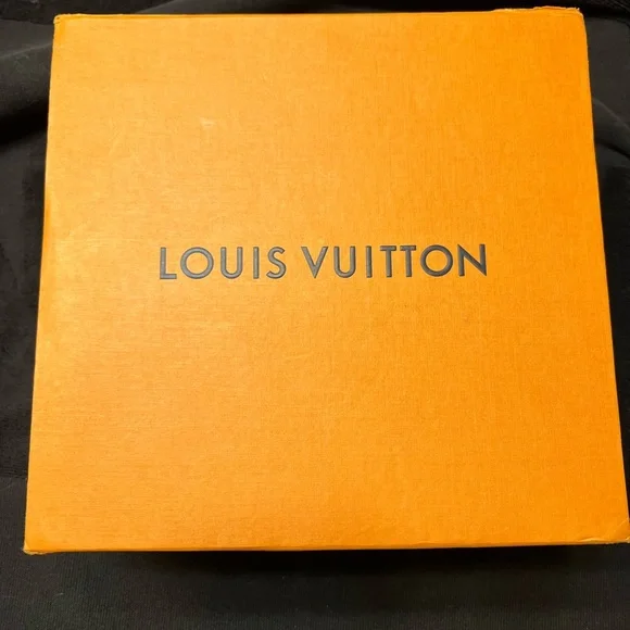 Louis Vuitton hat - Picture 9 of 9